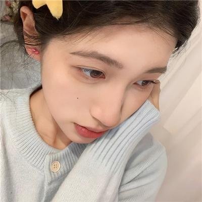 年轻女子